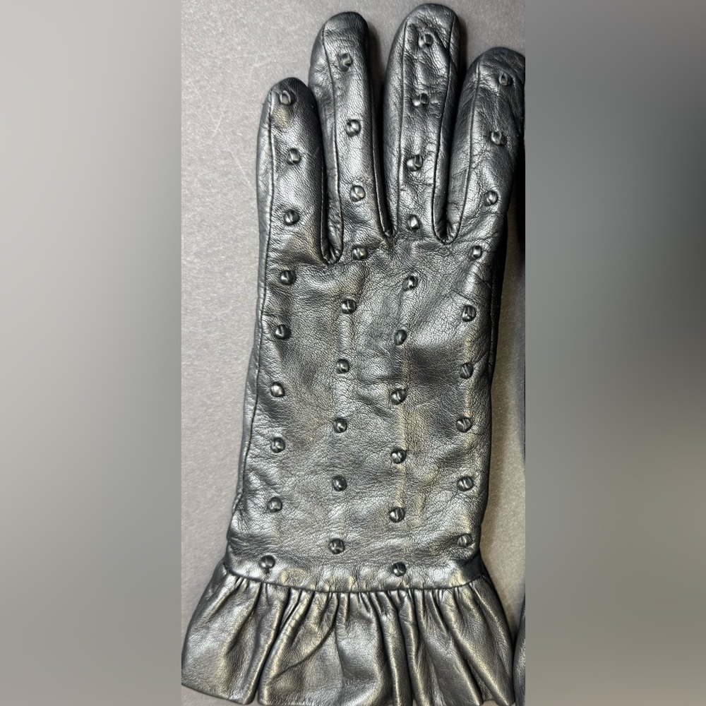 Ruffle and leather dots black leather gloves sz 7 Renee’s New York